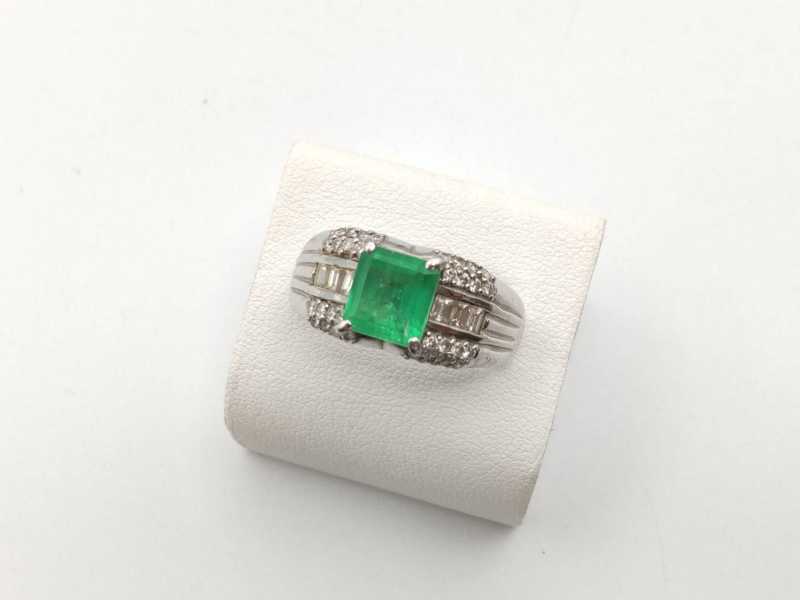 宝石買取 エメラルド 指輪 Pt900